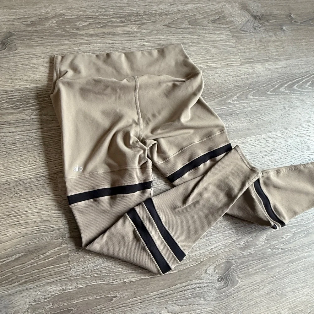 ALO Yoga Tan and Black Leggings with Sporty Stripes - Picture 1 of 4